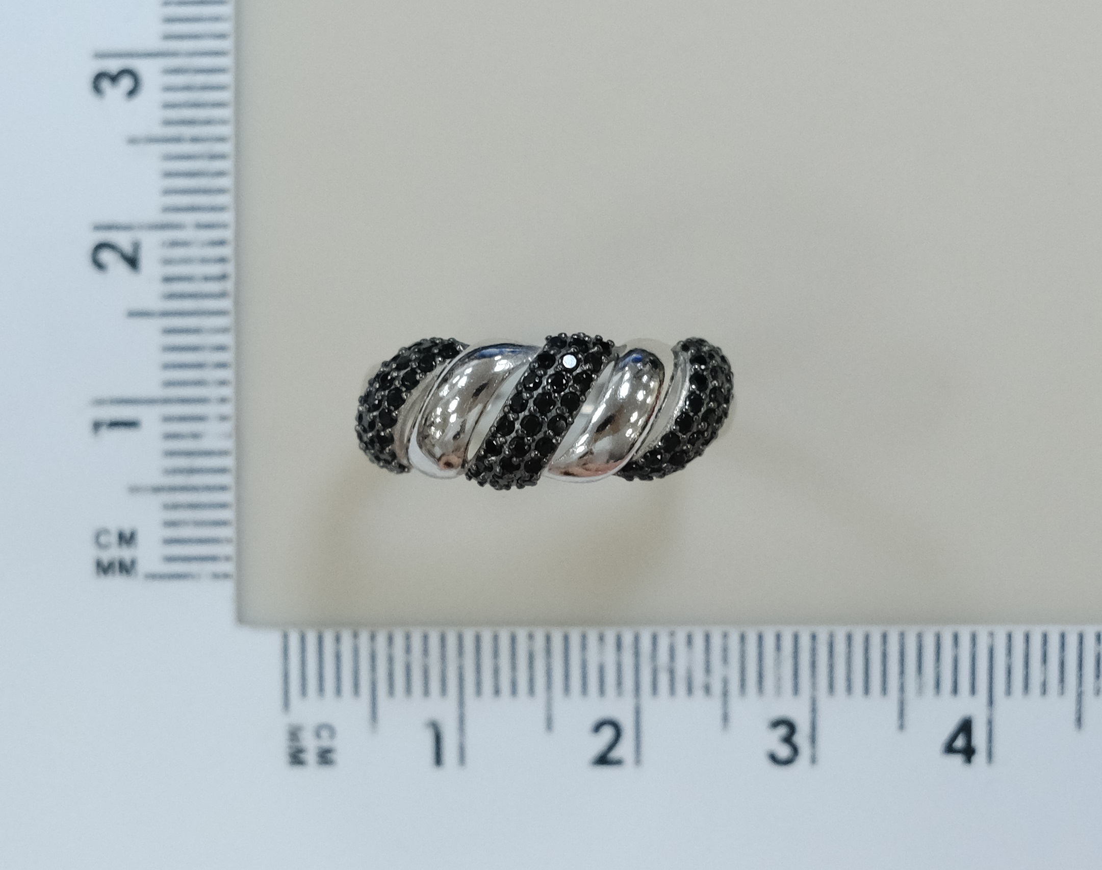 Серебряное кольцо со шпинелью